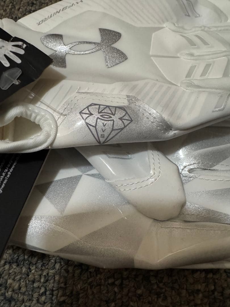 新品未使用 UA F9 NITRO グローブ M/M 限定版