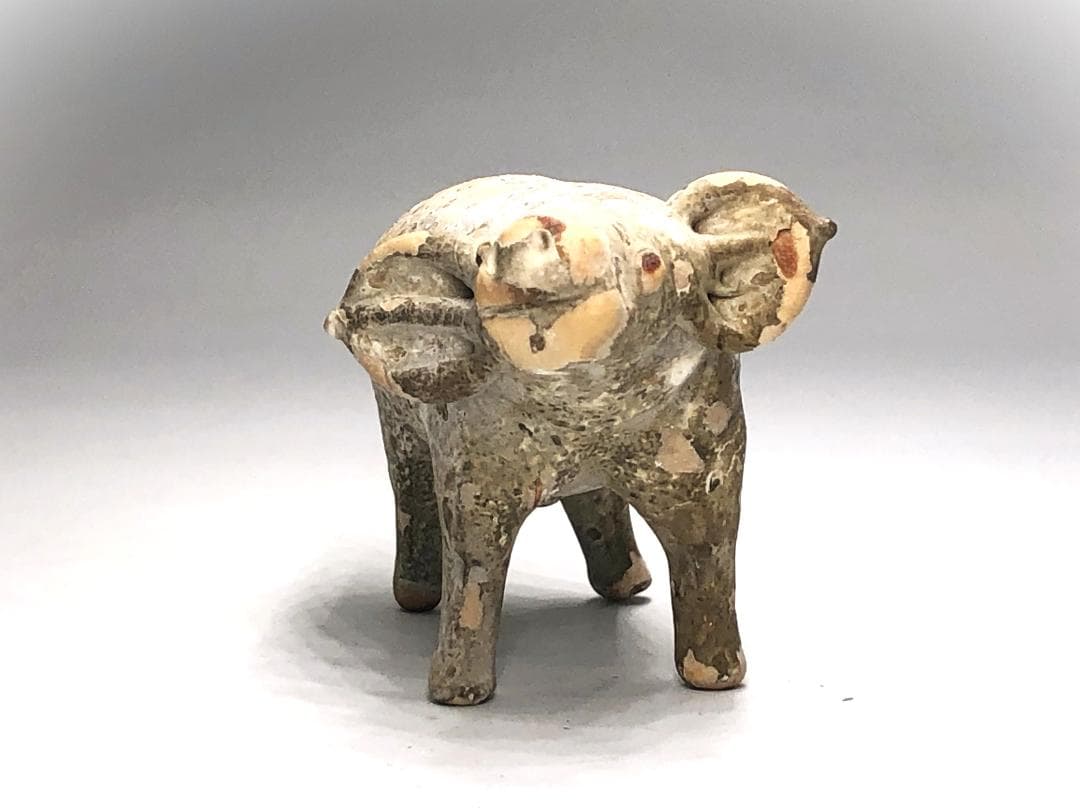 【 ファイアンス 】　ブタ　出土品