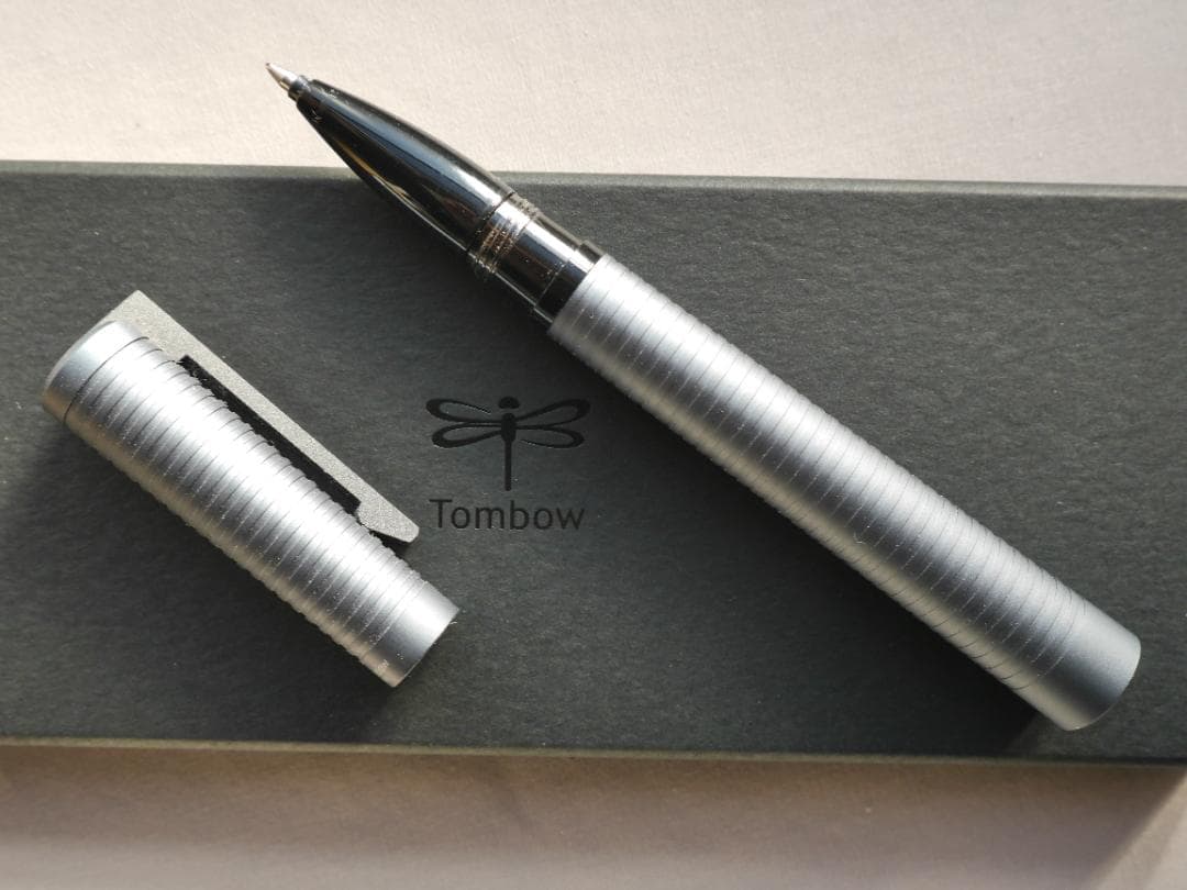 トンボ鉛筆　水性ボールペン「ZOOM韻　砂紋」