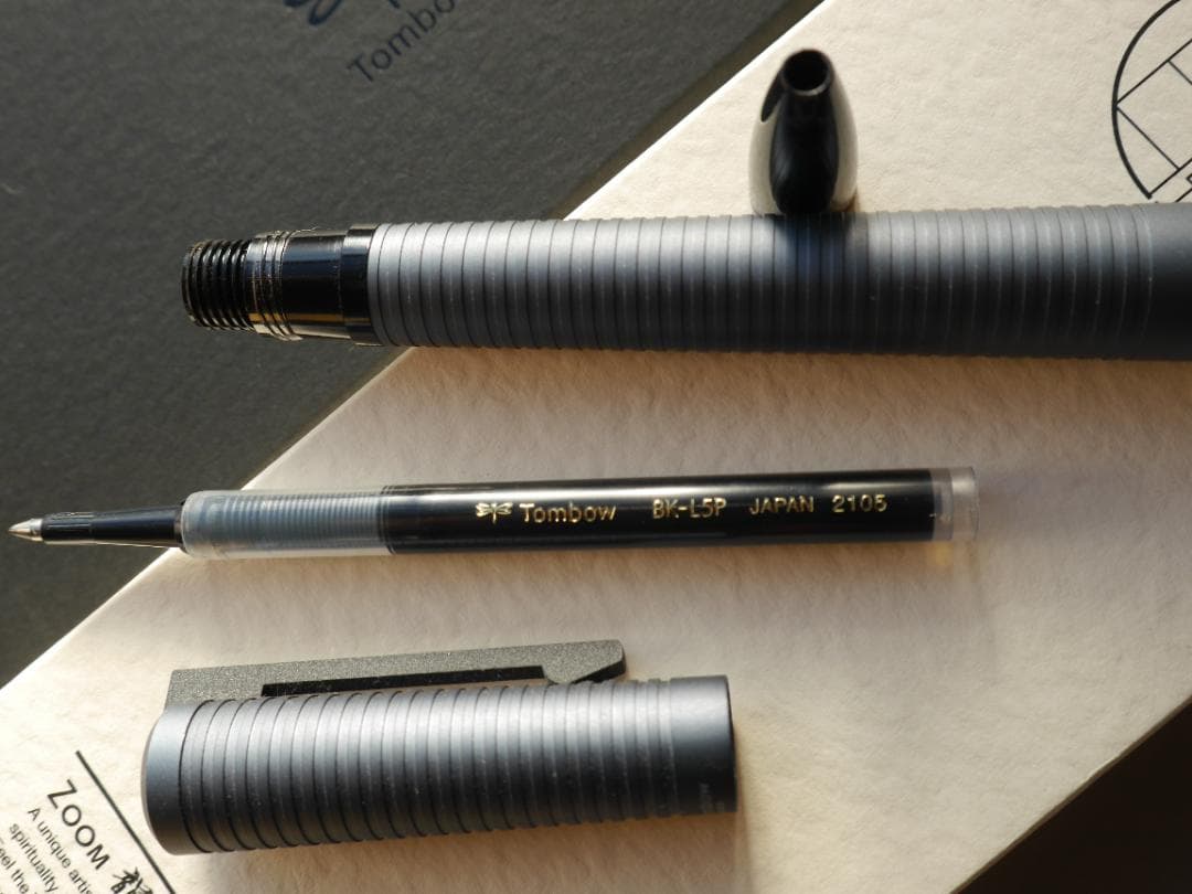 トンボ鉛筆　水性ボールペン「ZOOM韻　砂紋」