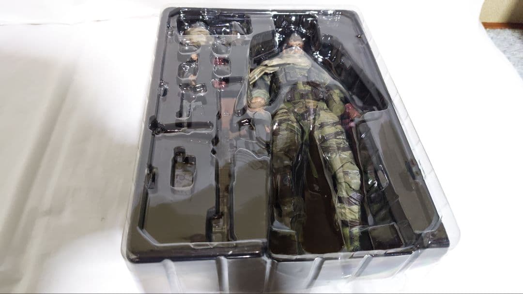 PLAY ARTS 改 ヴェノム・スネーク メタルギアソリッド フィギュア