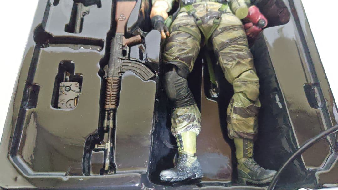 PLAY ARTS 改 ヴェノム・スネーク メタルギアソリッド フィギュア