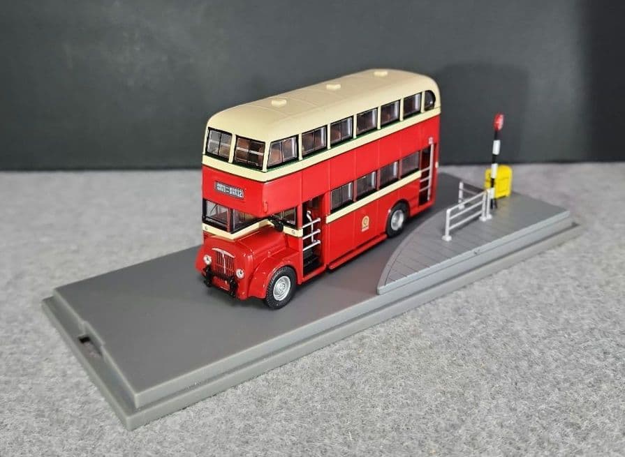 香港九龍バス会社 ダイムラーA　2階建てバス