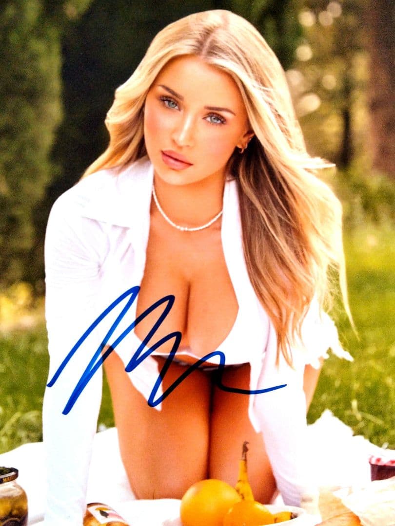 セール中…ミケイラ・デマイター直筆サイン入り2Lサイズ写真…