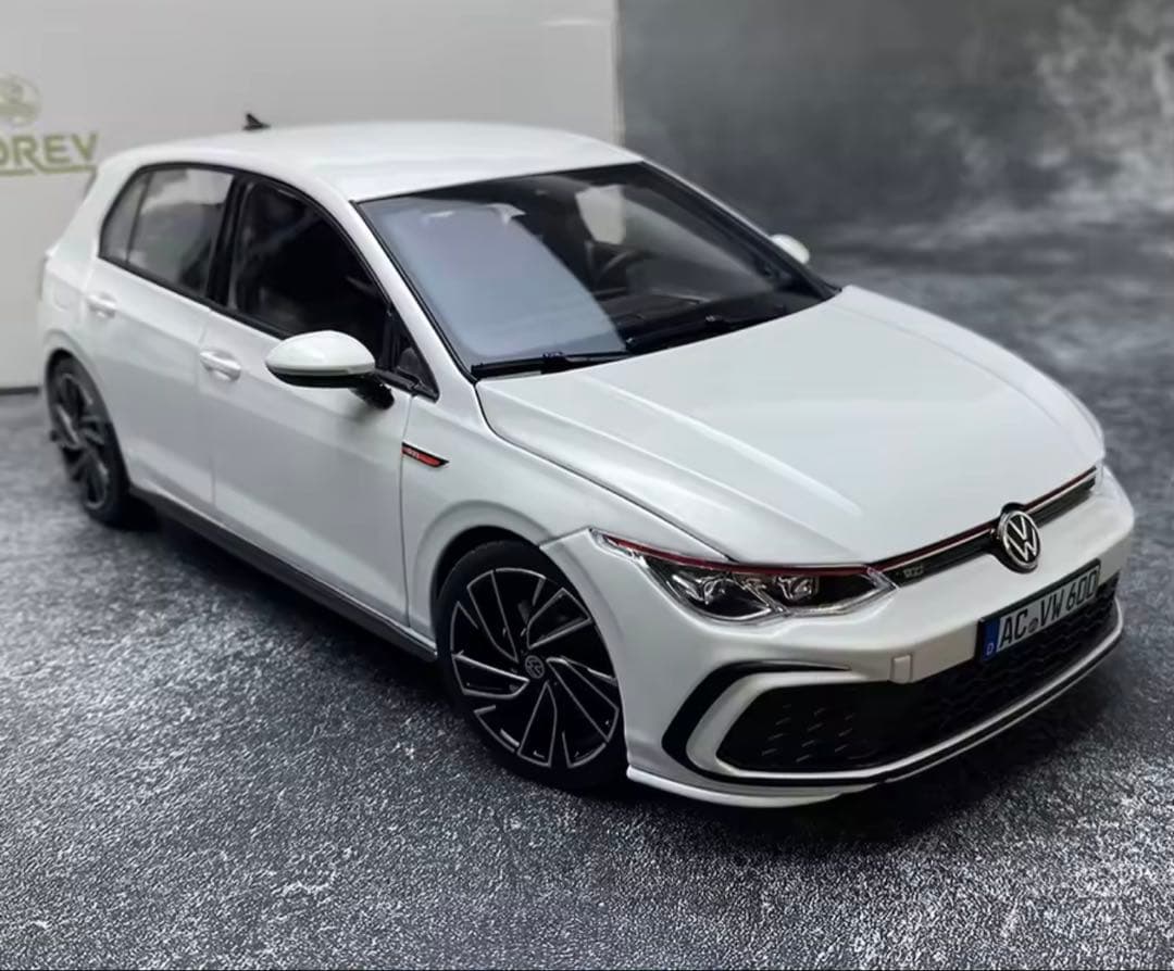 NOREV Volkswagen Golf 1/18スケールモデル