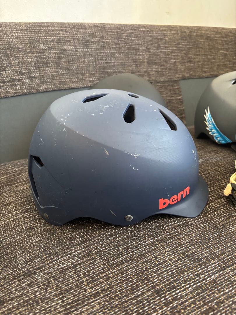 値下げ　bern ヘルメット　セット　スケボー　スノボー　自転車にも