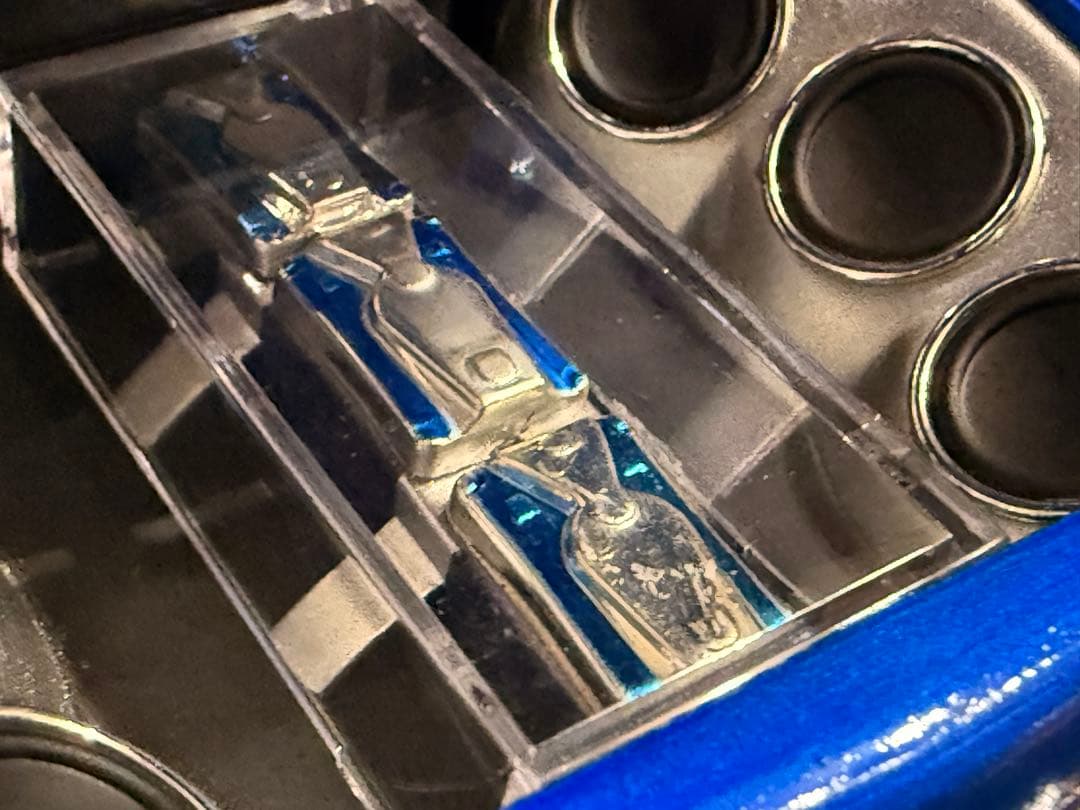 JADA キャデラック1963年　DUB 1/18