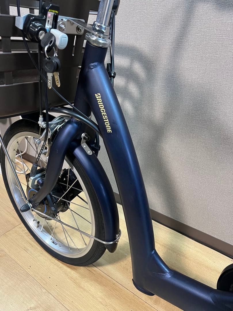 ほぼ新品ブリヂストン電動三輪自転車バッテリーB400 14.3～14.6Ah相当