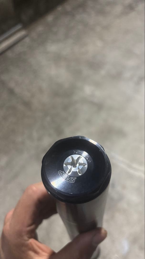 zx6r 2024フロントフォーク　左側　曲がりあり