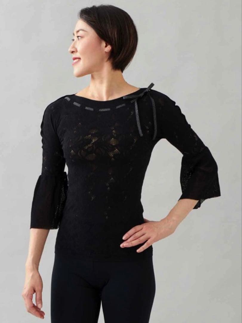 ノーソーイングニット　フレアスリーブニット　ブラック