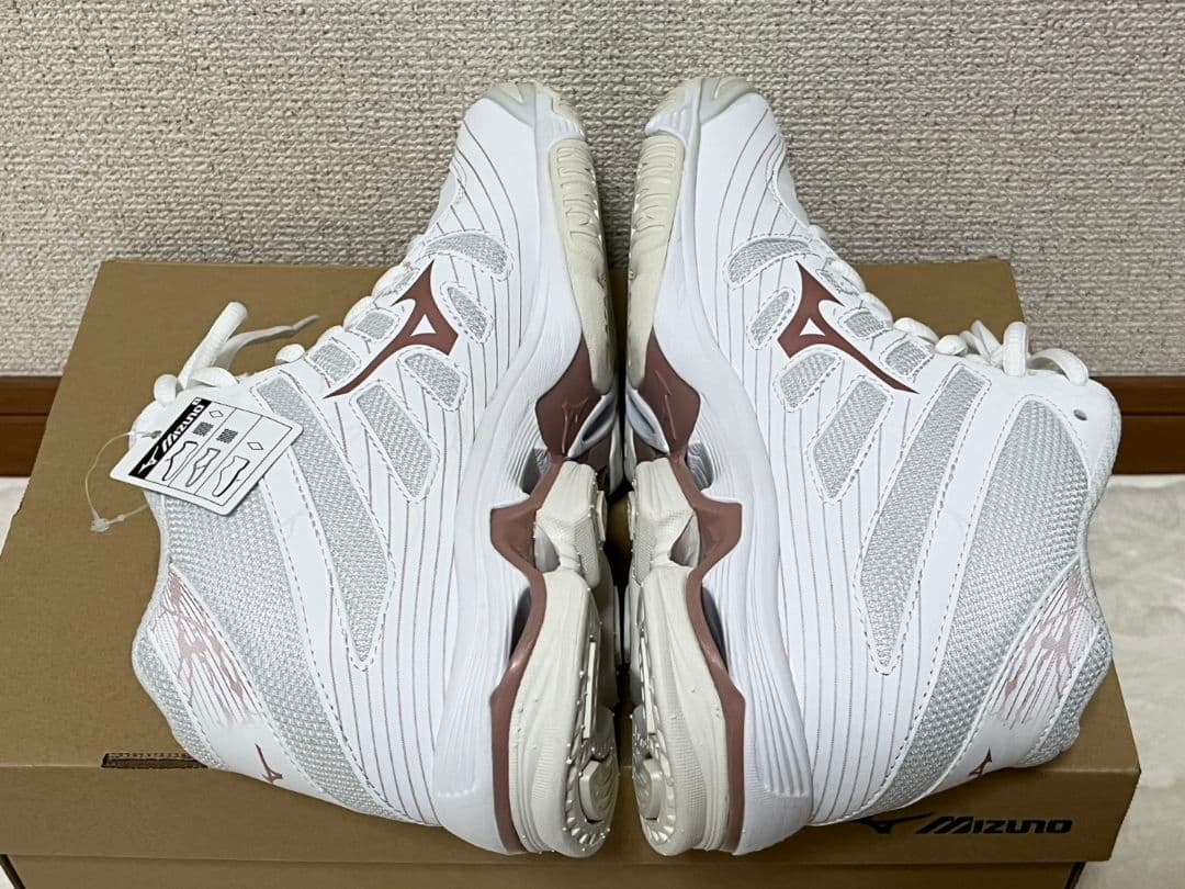 新品 ミズノ ウェーブボルテージ バレーボールシューズ ピンクゴールド 26cm