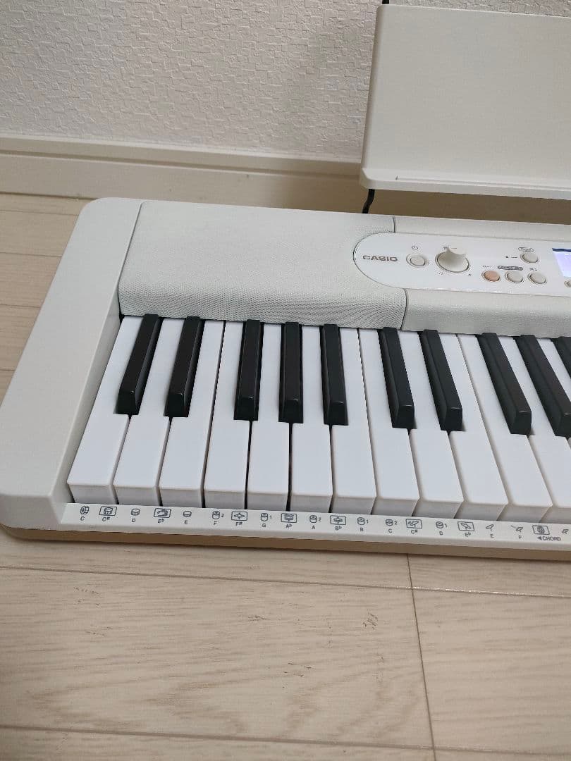 美品　カシオ　電子キーボード　LK-526 2022年製 　光ナビゲーション