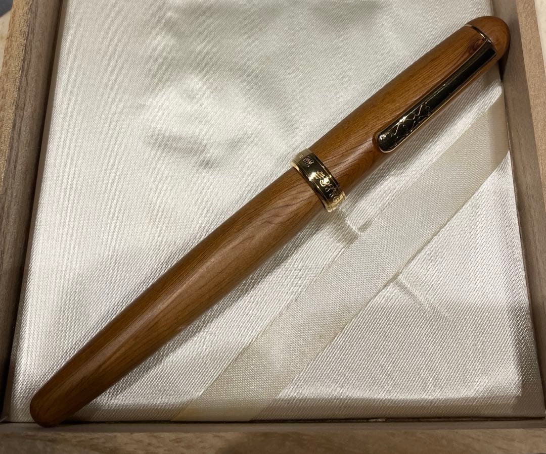 屋久杉万年筆 14K 桐箱付き PTB-50000Y #3776