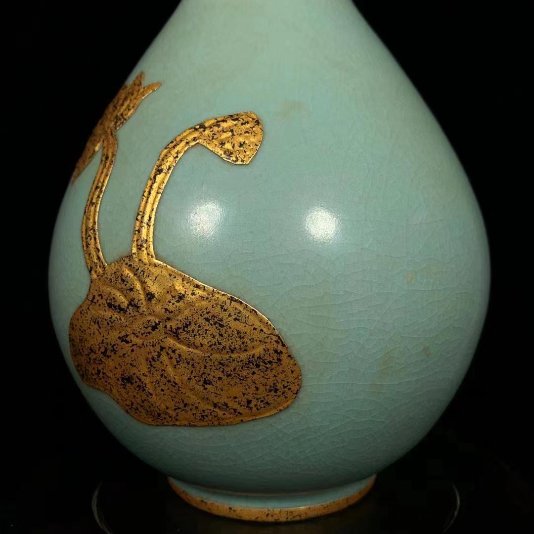 中国古美術・旧蔵の磁器・包金ニンニクの瓶・14x29cm・置物・書道・文房具