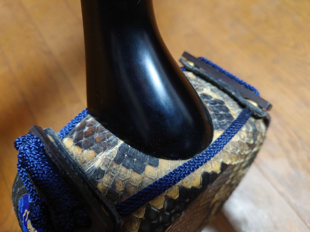 真壁型三線　黒木（カミゲン、真黒）　本皮1枚張