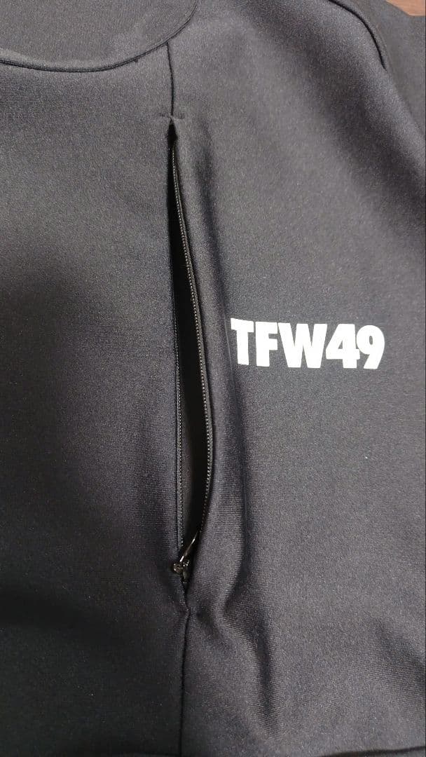新品未使用　TFW49トレーニング 長袖シャツ Lサイズ