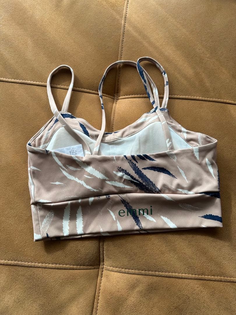 emmi yoga leaf柄ブラトップ＆レギンス