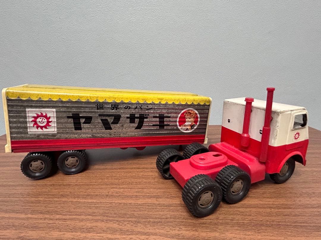 ヤマザキトラック　ブリキのトラック　ヤマザキパン レトロ　ブリキのオモチャ