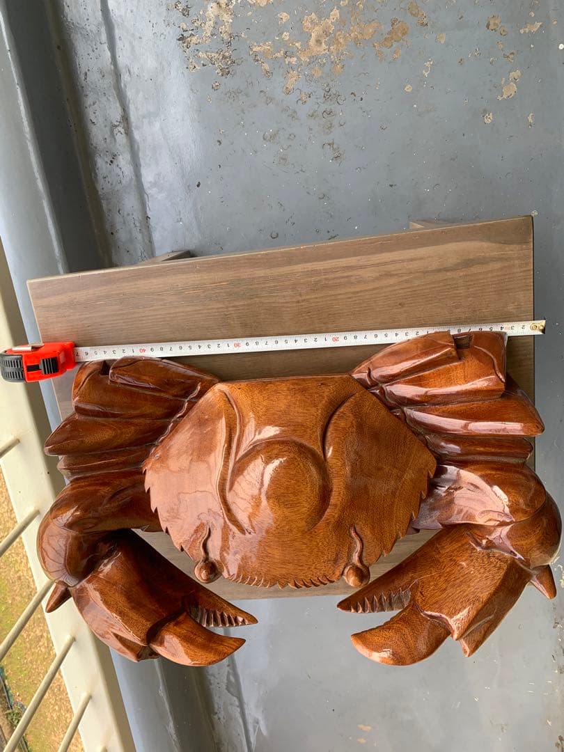 手彫りカニの木彫りオブジェ