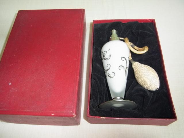 非売品'50年代◆資生堂 白ガラスに銀唐草象嵌 ポンプ布部分は絹 アトマイザー