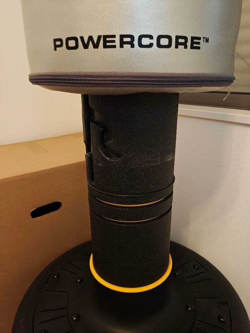 スタンド式のEVERLAST PowerCoreサンドバッグ
