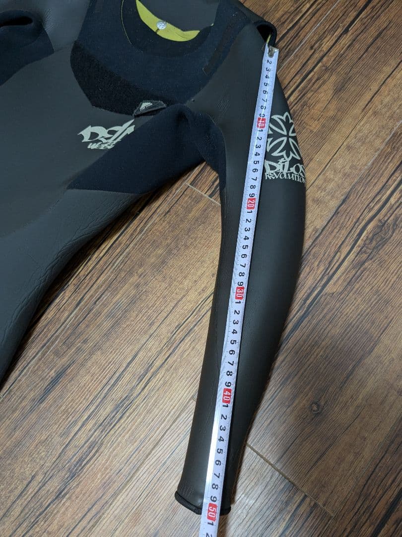 セミドライ　ウェットスーツ delphi