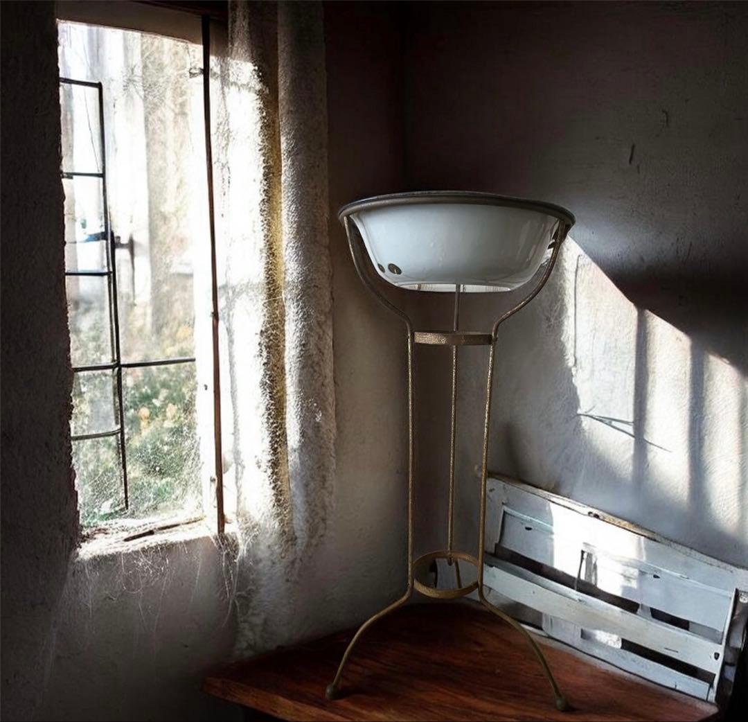 アンティーク ホーロー 洗面台　ボウル タオル掛け付き　三脚スタンド