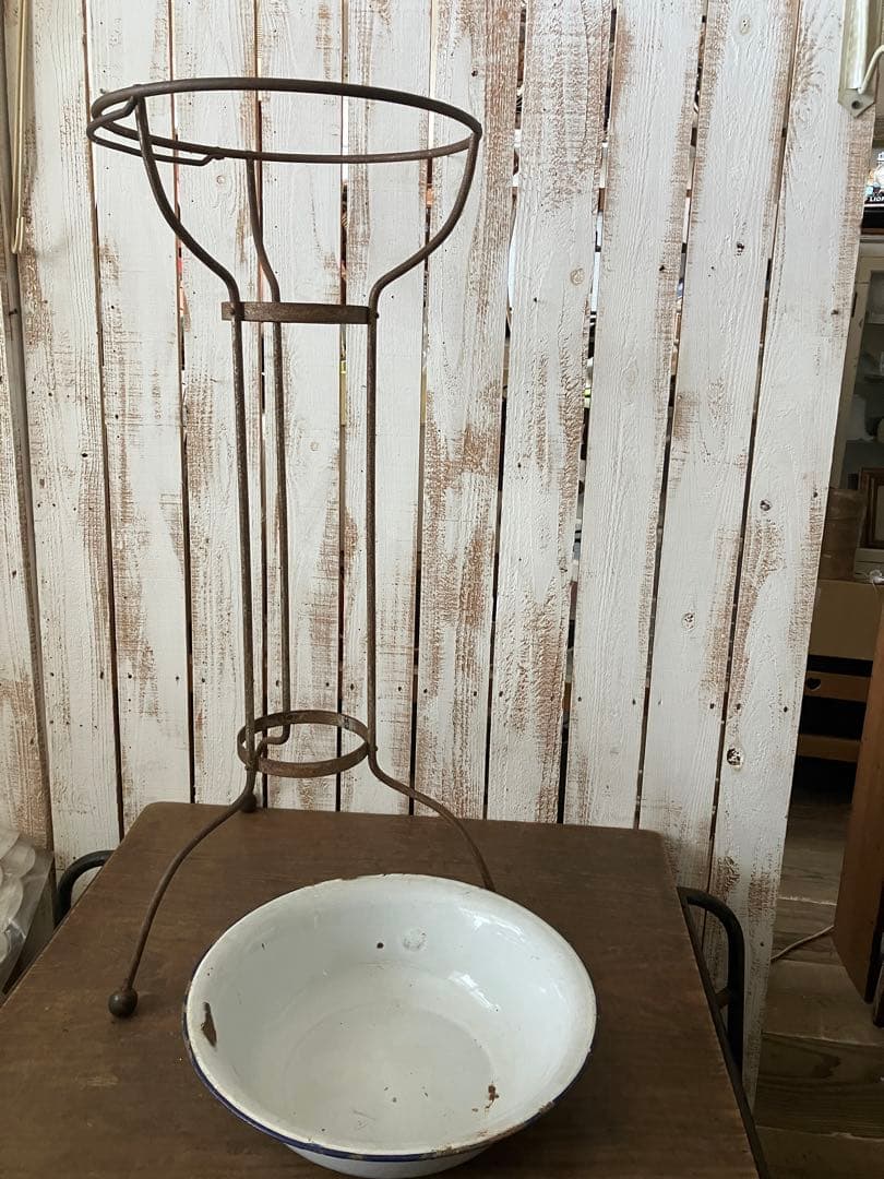 アンティーク ホーロー 洗面台　ボウル タオル掛け付き　三脚スタンド