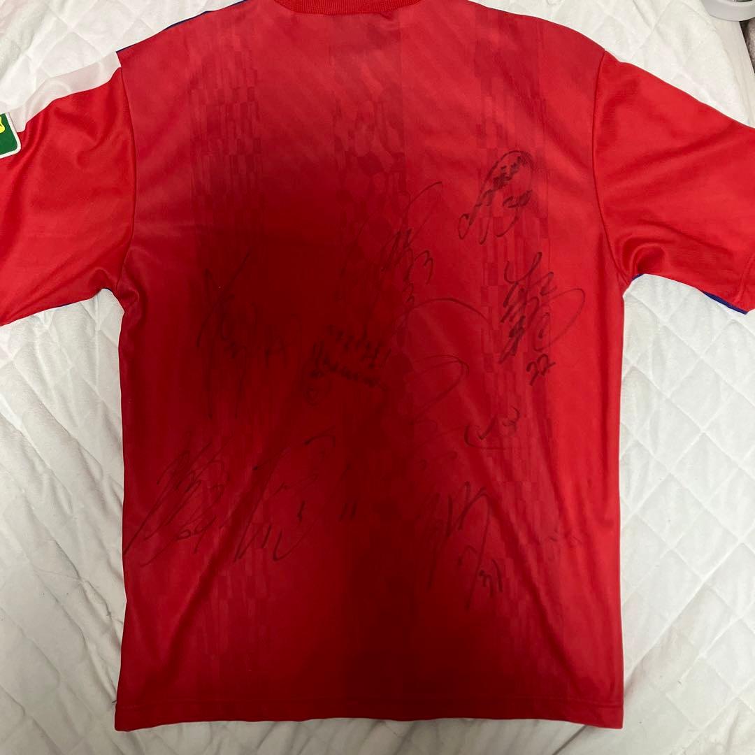 鹿島アントラーズの1997年モデルのサイン入りユニフォーム