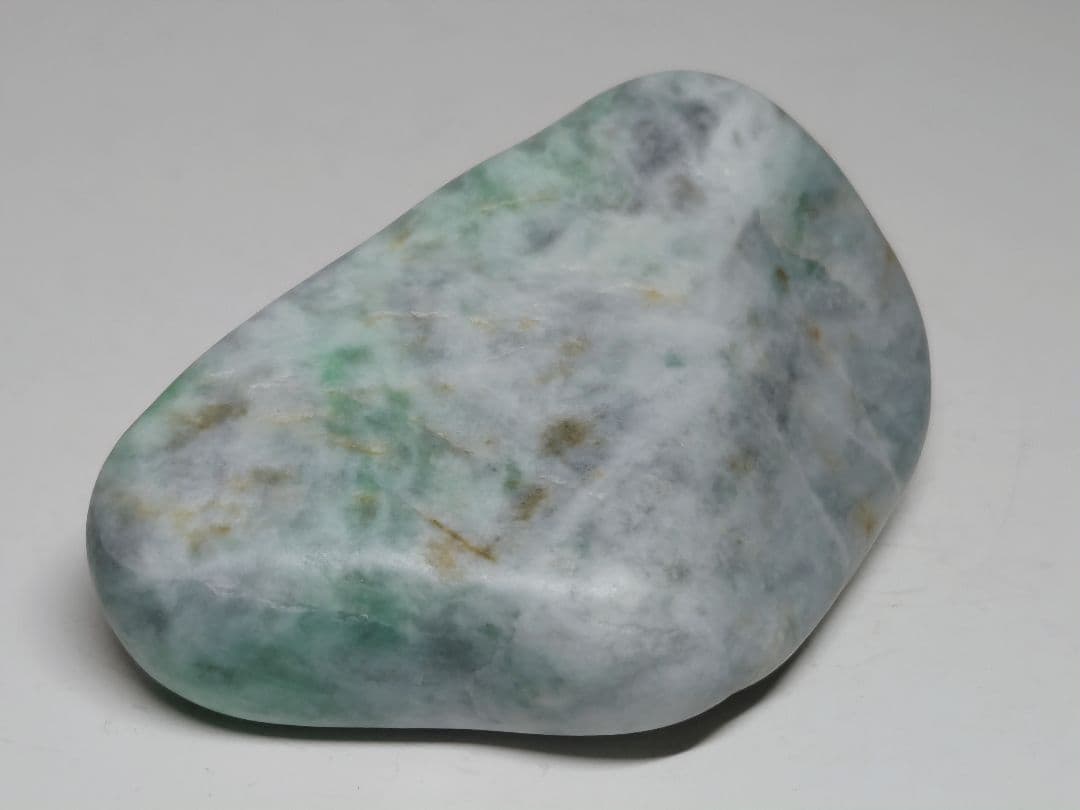 淡灰緑 212g 翡翠 ヒスイ 原石 鑑賞石 自然石 誕生石 鉱物 鉱石 水石