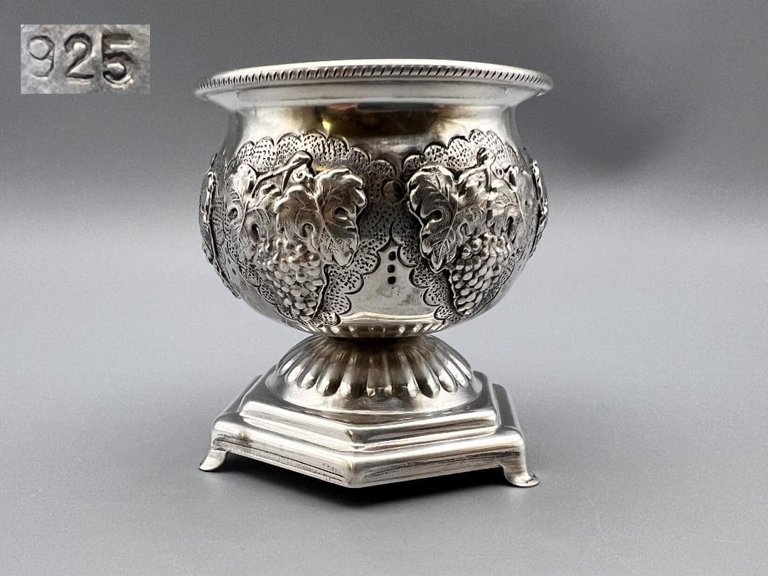 925刻印　銀製品　蒲萄文　調味料入れ？　重量約57g