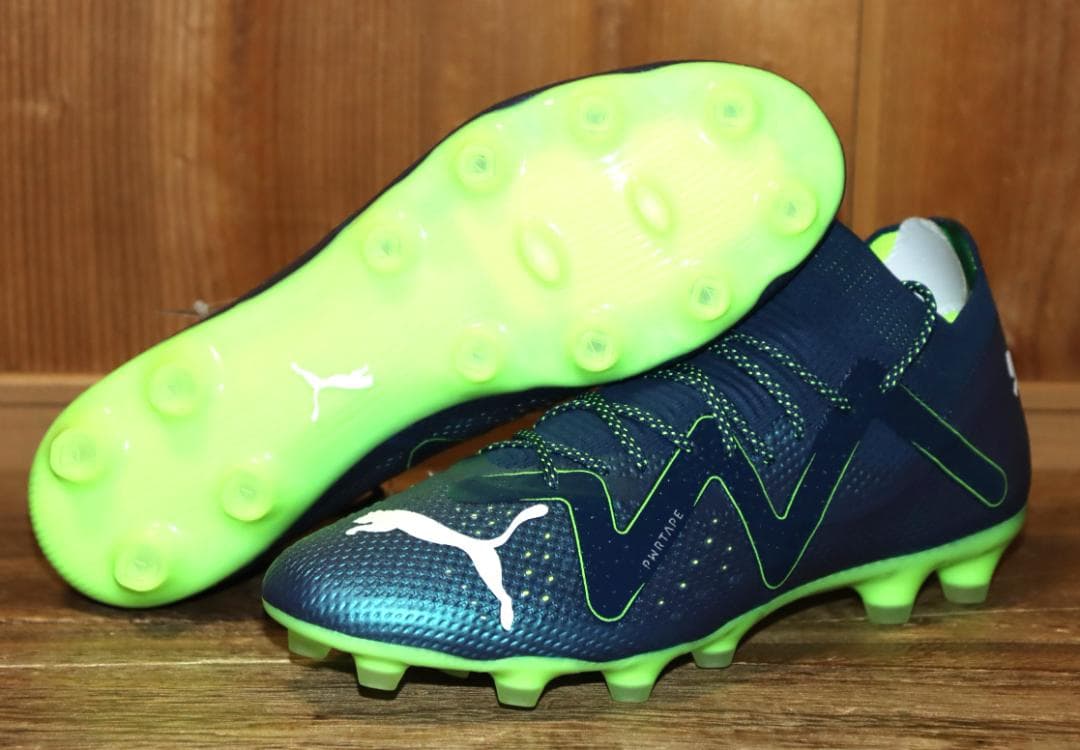 新品 プーマフューチャーアルティメット HG/AGサッカースパイク27.5cmⒽ