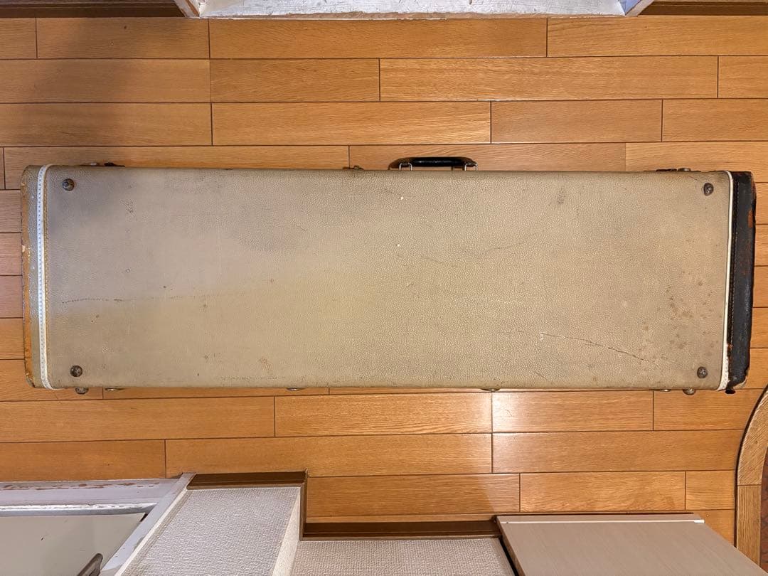 60年代フェンダージャズベ、プレベ用ホワイトトーレックスケース　Fender