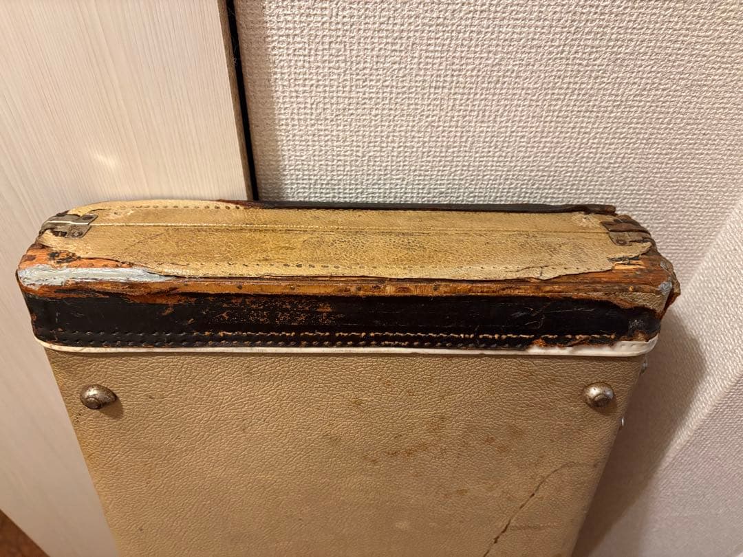 60年代フェンダージャズベ、プレベ用ホワイトトーレックスケース　Fender