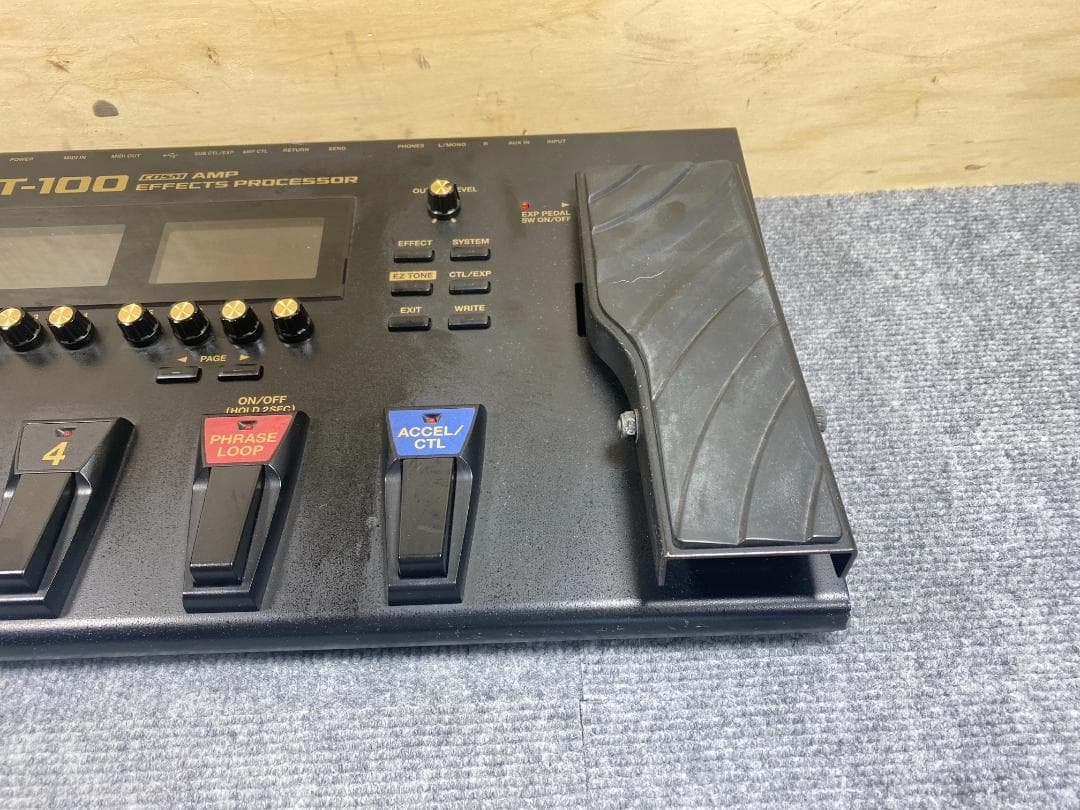704 BOSS GT-100 マルチエフェクター　アンプシミュレーター