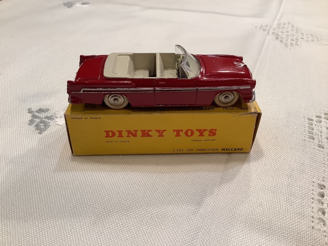 美品レア　DINKY TOYS CHRYSLER NEW YORKER ミニカー