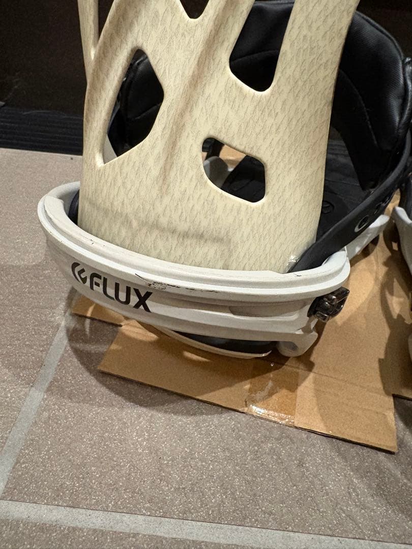 FLUX ビンディング ホワイト/ブラック
