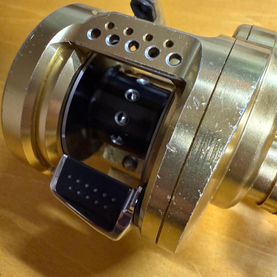 リール CALCUTTA CONQUEST200HG