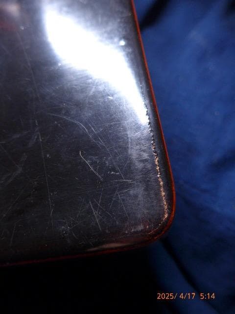 古い物です　素晴らしい推朱の盆です。迫力があります