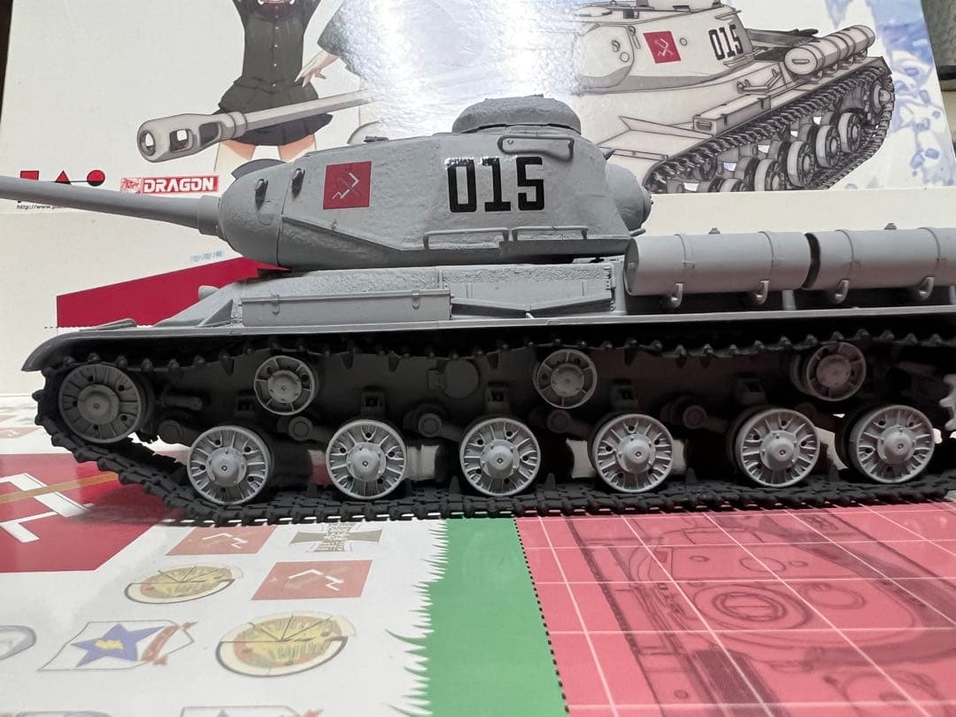 ガールズ＆パンツァー 1/35 IS-2 プラウダ高校仕様 塗装済み完成品