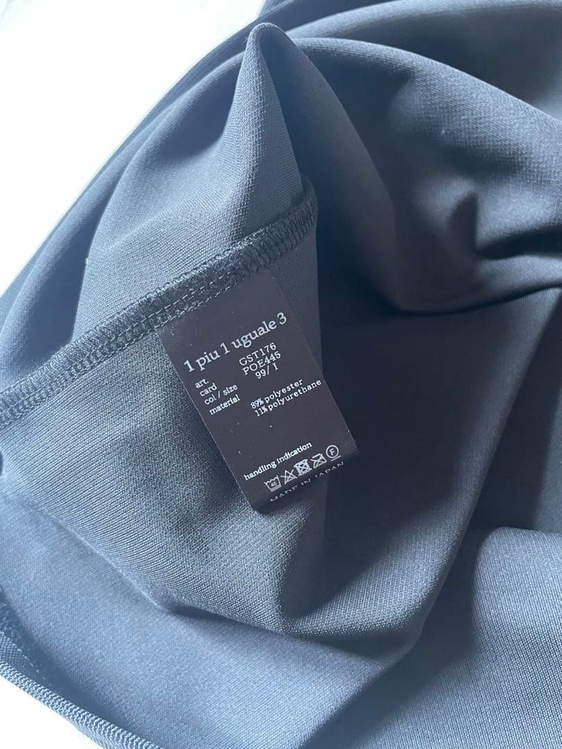 1PIU1UGUALE3 ウェア新品未使用ポロシャツ表参道ヒルズ限定デザイン