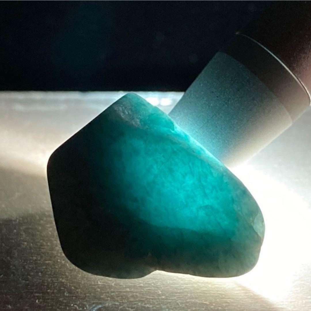 【Premium】糸魚川翡翠　入りコン沢　宝石質 青翡翠　原石　7.7ｇ