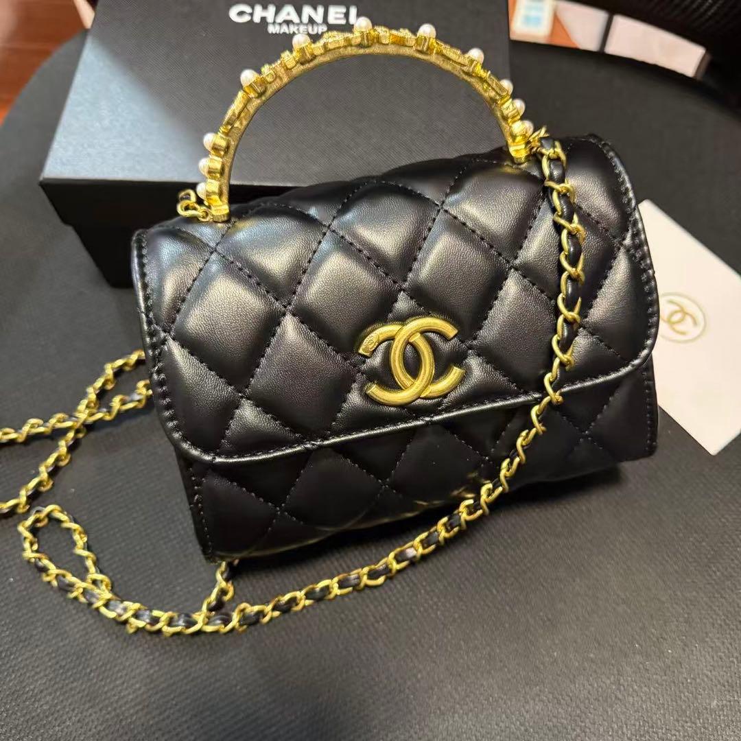 VIP顧客限定 ノベルティホワイト キルティング ショルダーバッグ ブラック