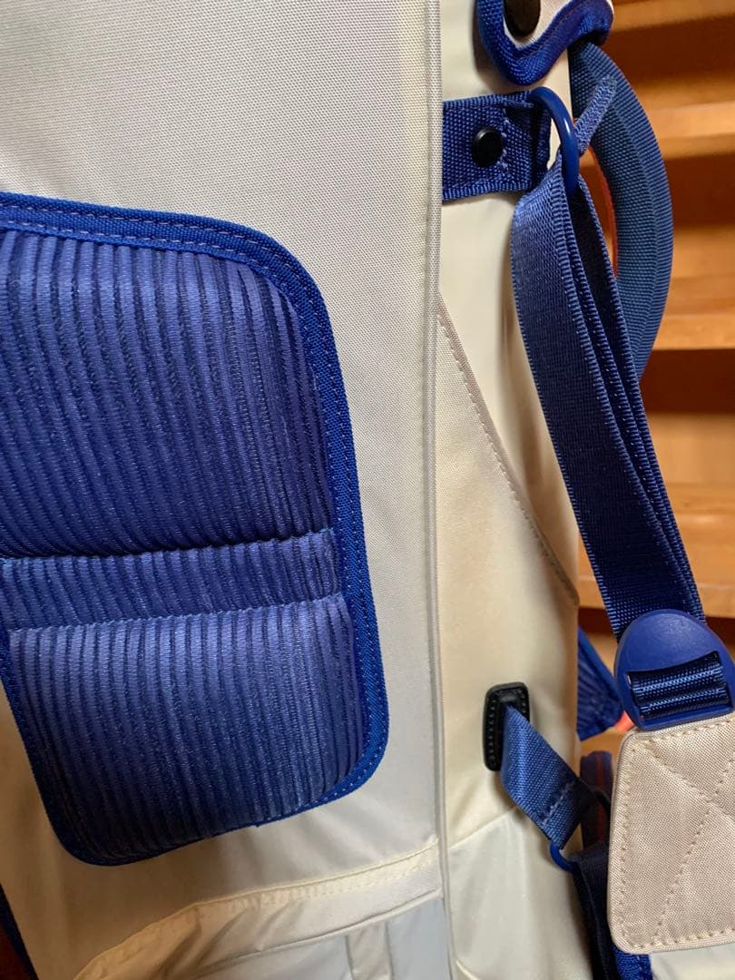 adidas ゴルフ　スタンド式キャディバッグ　軽量