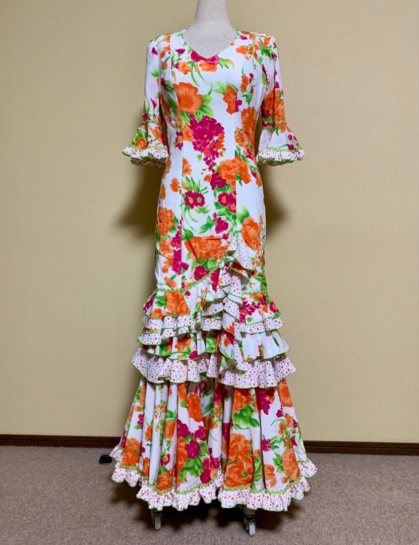 フラメンコ衣装　スペイン製フラワープリントワンピース、ウエストベルト付き