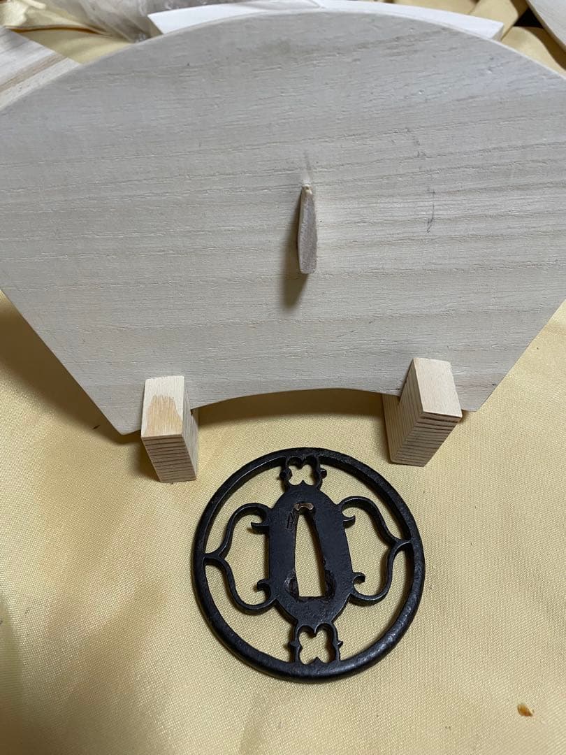 鍔　鉄地透かし鐔