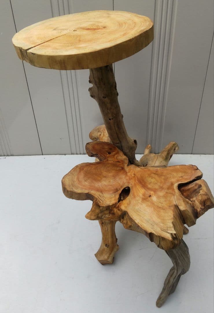 流木を使った天然素材のキャットタワー