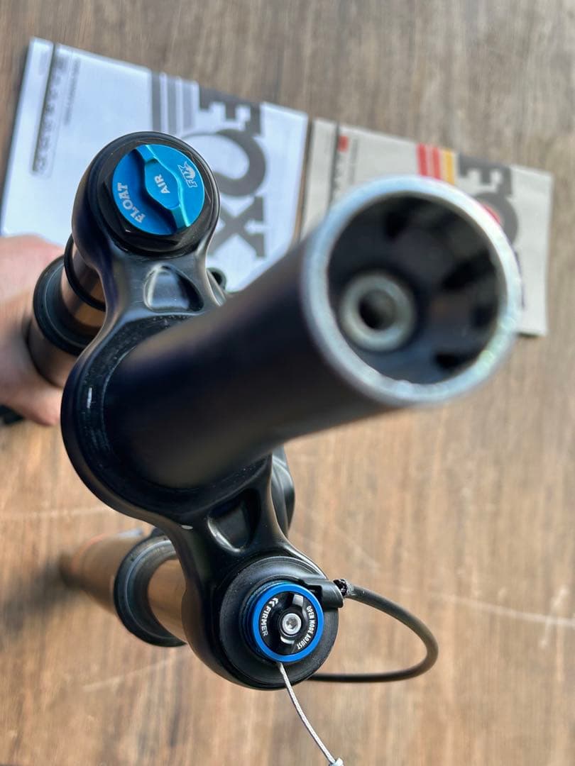 FOX 32 FACTORY 27.5 100 サスペンション