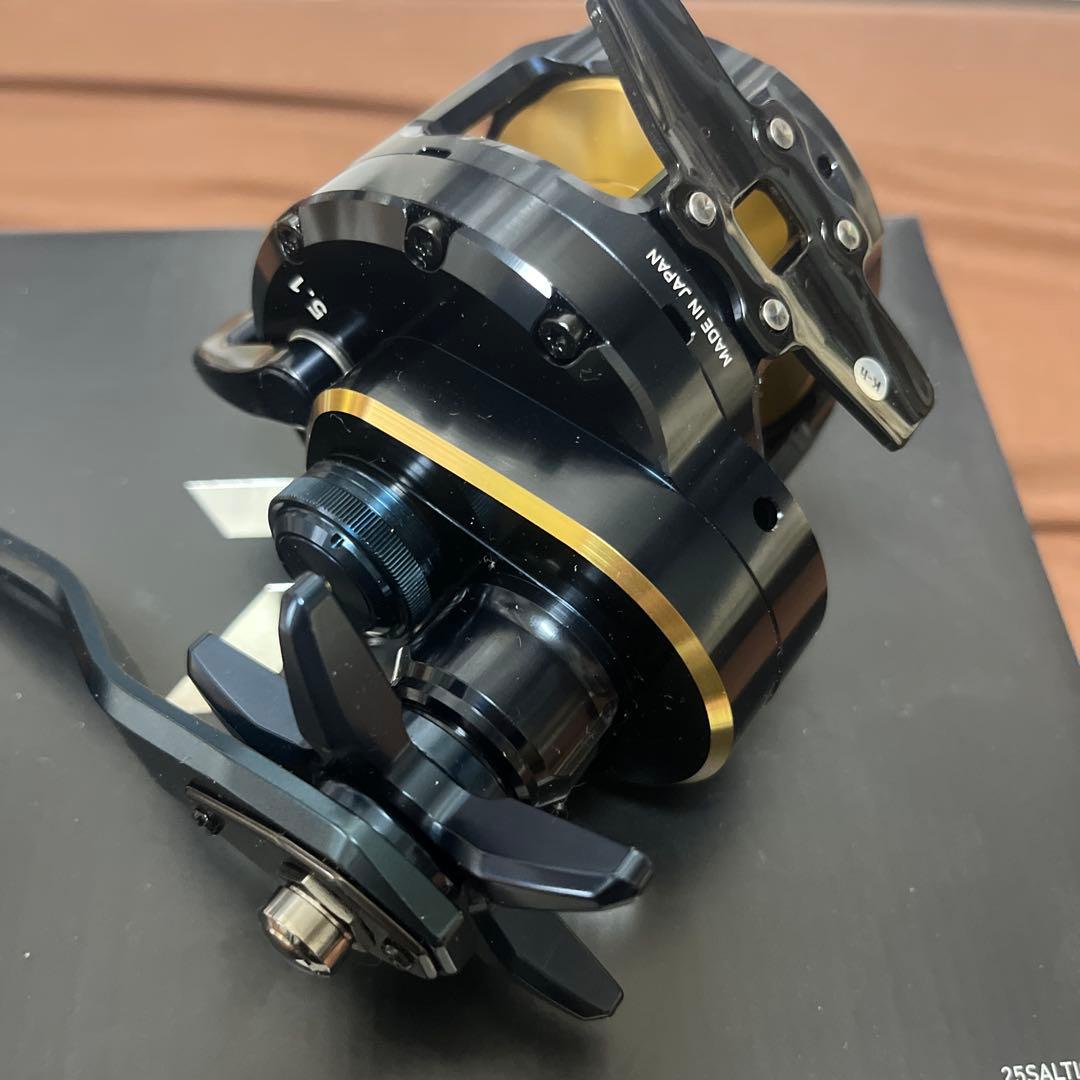 【値下】　新品.未使用　ダイワ SALTIGA 35 L ベイトリール