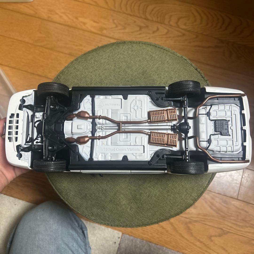 1/18スケール　オートアート　Ford Crown Victoria